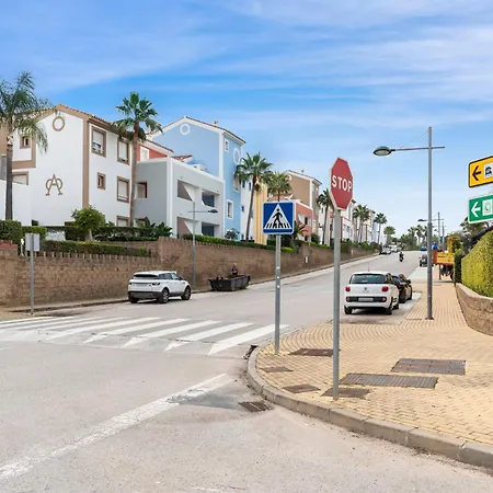 아파트 Cortijo Del Mar 2-bed With Pool & Garden 에스테포나